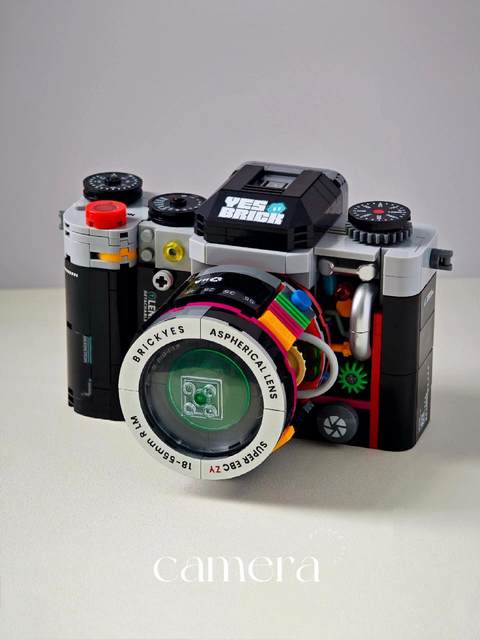 📸 Retro Camera Building Blocks – 556-Piece Collector’s Set 🖤